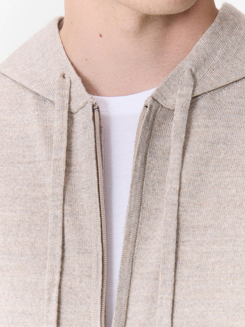 Gilet à capuche zippé en laine Mérinos mélangée beige - Father & Sons   - 3 