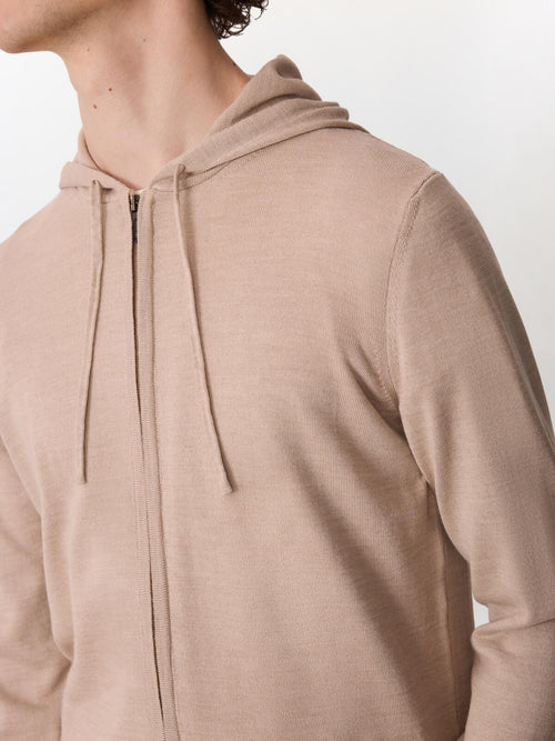 Gilet à capuche zippé en laine Mérinos mélangée beige - Father & Sons   - 3 