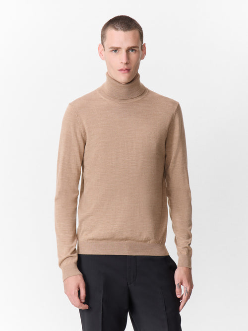 Pull col roulé en laine Mérinos mélangée camel - 1 - Father & Sons   - 15 