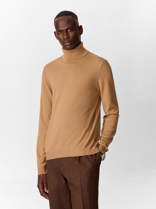 Pull col roulé en laine Mérinos mélangée camel - 1 - Father & Sons   - 14 