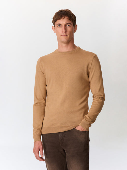 Pull col rond en laine Mérinos mélangée camel - 1 - Father & Sons   - 17 