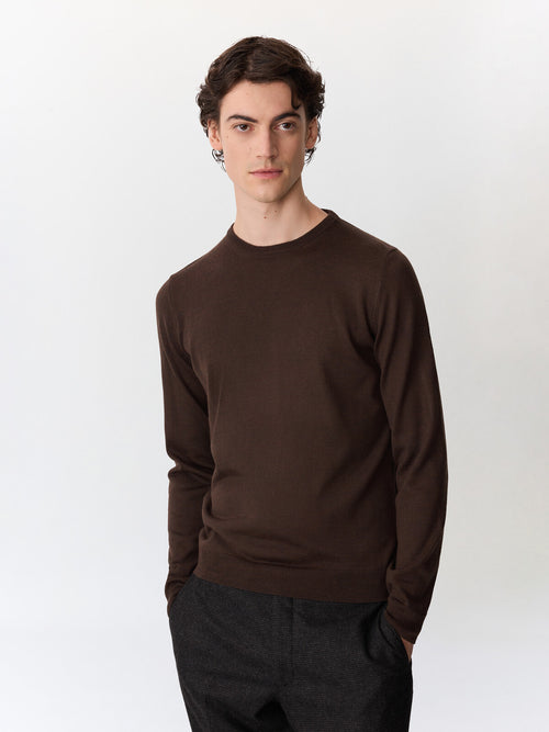 Pull col rond en laine Mérinos mélangée marron foncé - Father & Sons   - 1 