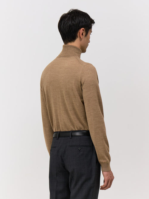 Pull col roulé en laine Mérinos mélangée camel - 2 - Father & Sons   - 10 