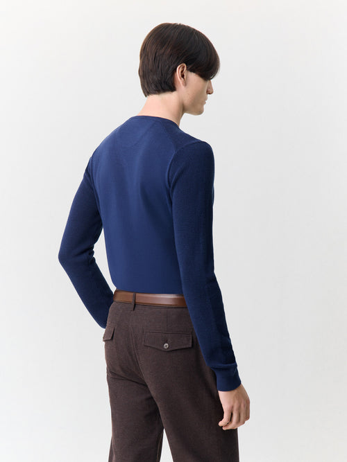 Pull col V en laine Mérinos mélangée bleu indigo - Father & Sons   - 2 