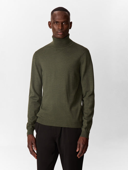 Pull col roulé en laine Mérinos mélangée kaki foncé - 1 - Father & Sons   - 5 