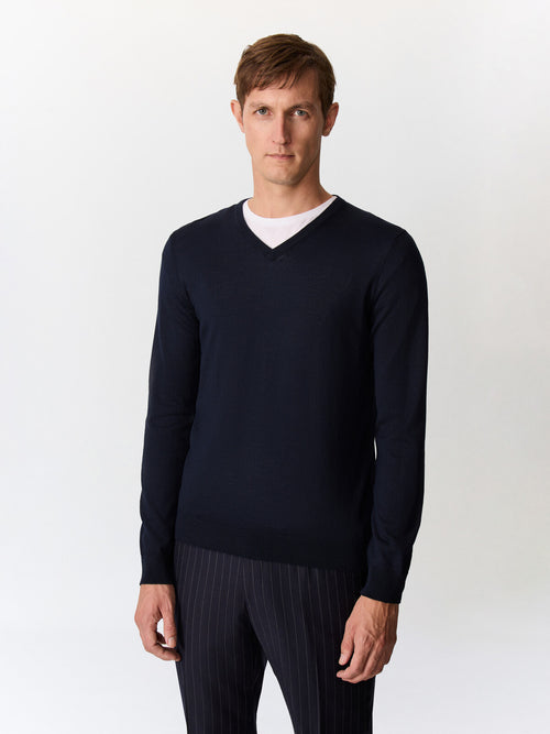 Pull col V en laine Mérinos mélangée bleu marine - Father & Sons   - 1 