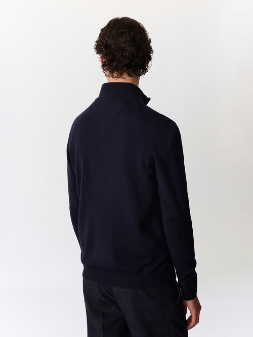 Pull col zippé en laine Mérinos mélangée bleu marine - 2 - Father & Sons   - 4 