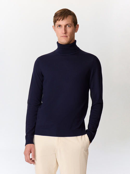 Pull col roulé en laine Mérinos mélangée bleu marine - 2 - Father & Sons   - 6 