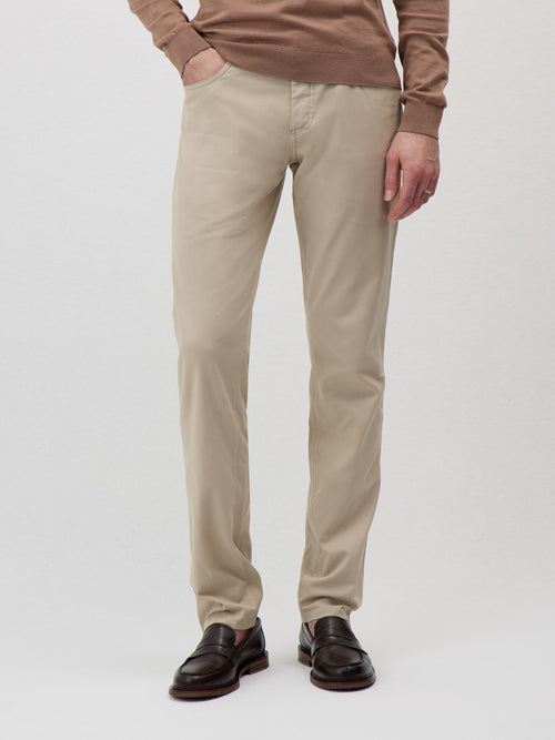 Pantalon casual slack regular en coton stretch beige - 1 - Father & Sons   - 20 