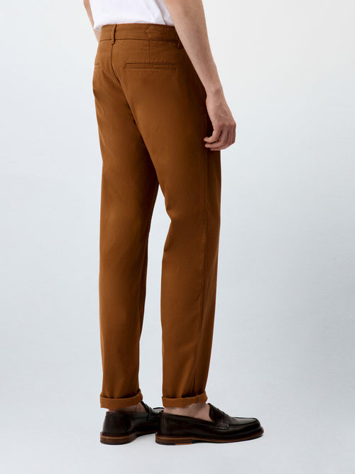 Chino slack slim en coton stretch marron - 2 - Father & Sons   - 17 