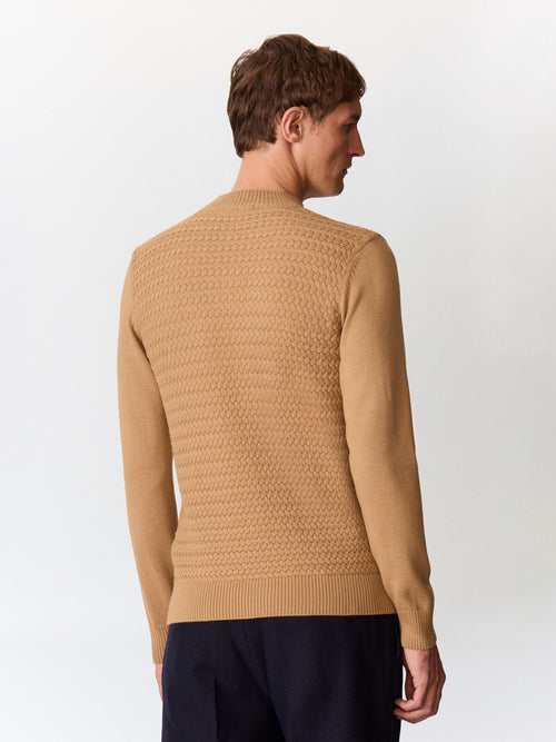 Pull col cheminée en laine Mérinos mélangée camel - 2 - Father & Sons   - 14 