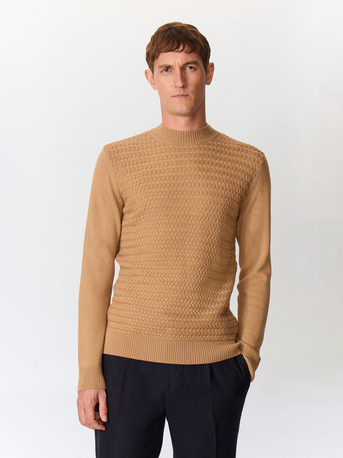Pull col cheminée en laine Mérinos mélangée camel - 1 - Father & Sons   - 14 