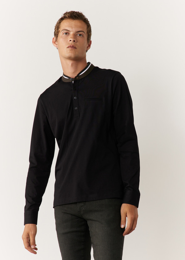 https://www.fatherandsons.fr/media/cache/catalog/product/p/o/cropped/600x844/polo-manches-longues-homme-uni-noir-01200818_06-fa.jpg
